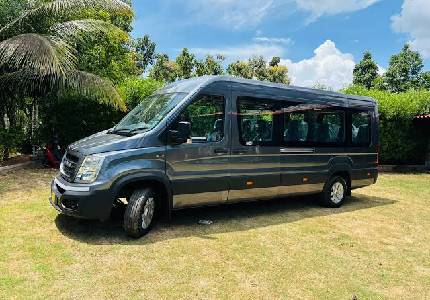 Tempo Travellers / Urbania