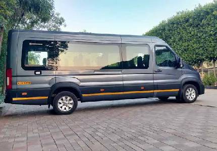 Tempo Travellers / Urbania